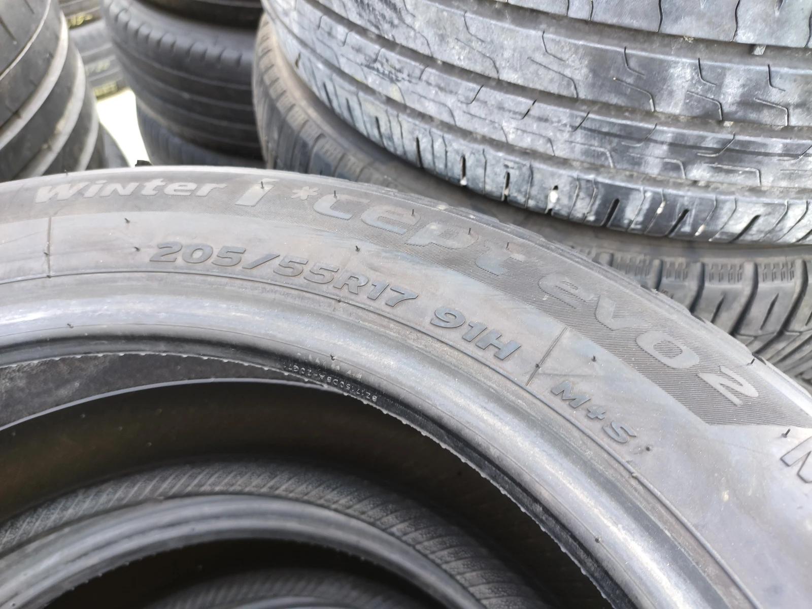 Гуми Зимни 205/55R17, снимка 8 - Гуми и джанти - 55477937