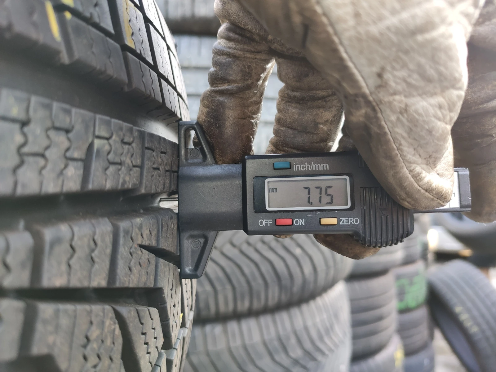 Гуми Зимни 205/55R17, снимка 6 - Гуми и джанти - 55477937