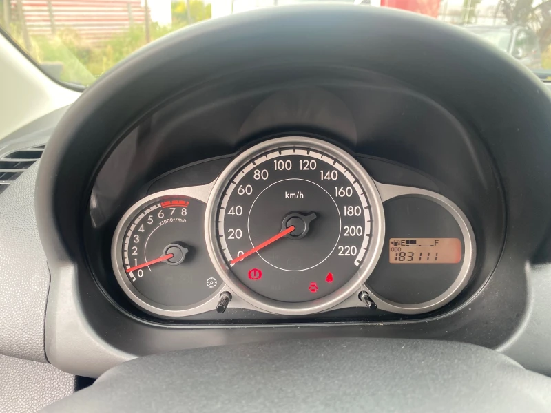 Mazda 2 1.4i BIFUEL, снимка 11 - Автомобили и джипове - 51946020