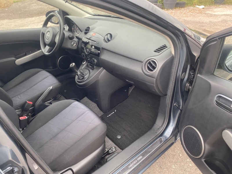 Mazda 2 1.4i BIFUEL, снимка 9 - Автомобили и джипове - 51946020