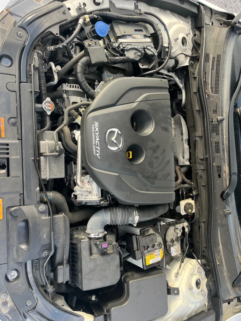 Mazda 3 1.5d 116h.km Full, снимка 12 - Автомобили и джипове - 52012390