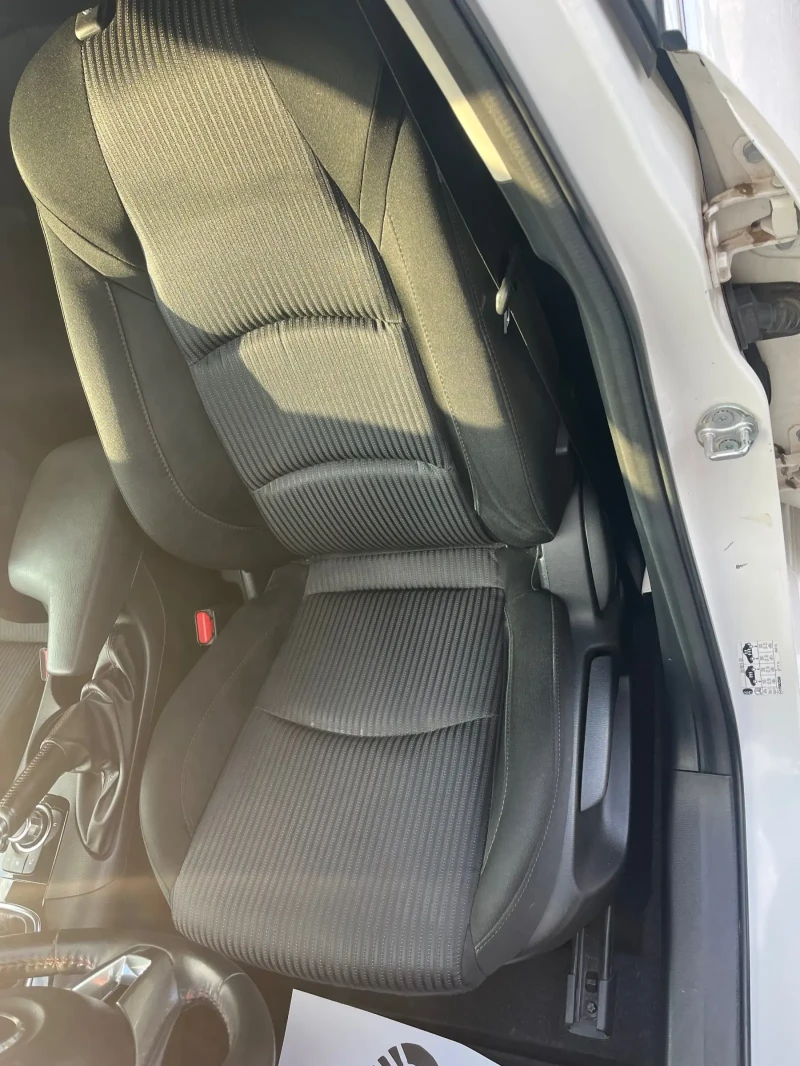 Mazda 3 1.5d 116h.km Full, снимка 11 - Автомобили и джипове - 52012390