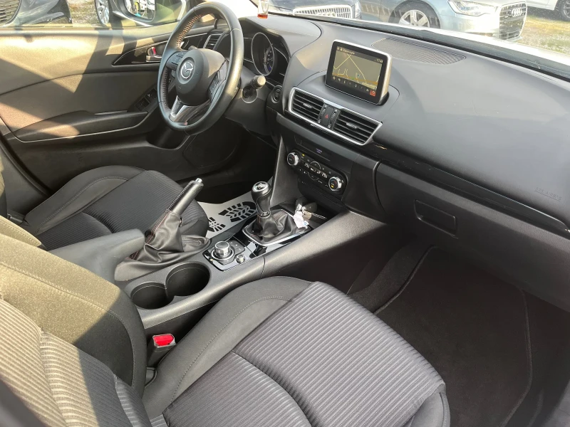 Mazda 3 1.5d 116h.km Full, снимка 9 - Автомобили и джипове - 52012390