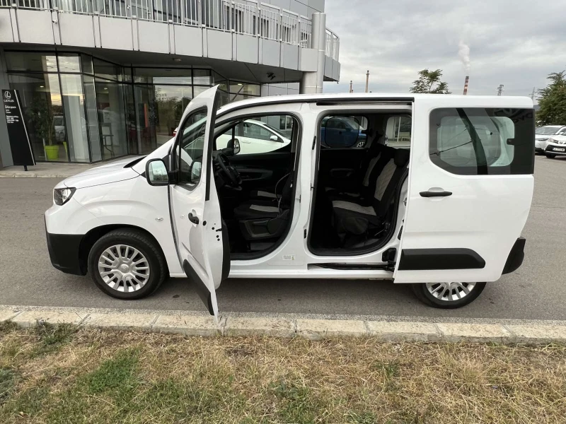Toyota Proace City Verso 1.2P 6MT 4+ 1 Comfort N1, снимка 12 - Автомобили и джипове - 52075060