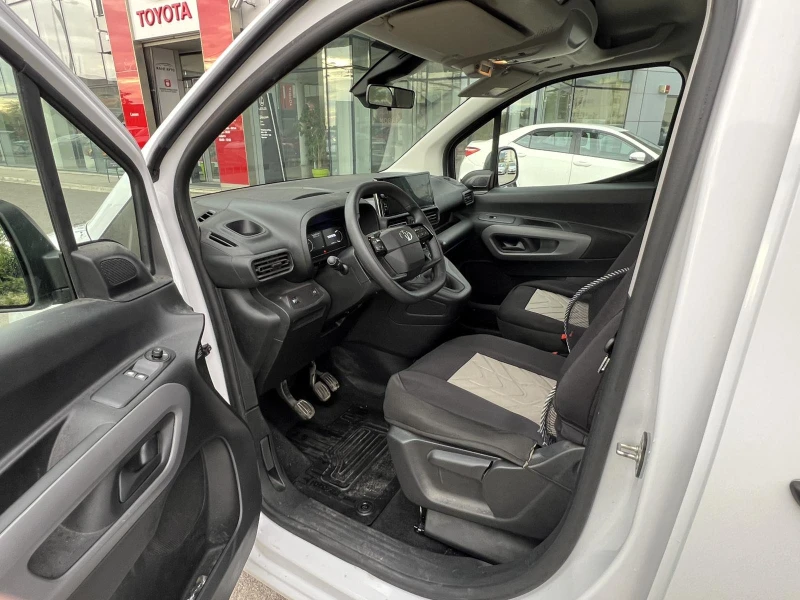 Toyota Proace City Verso 1.2P 6MT 4+ 1 Comfort N1, снимка 8 - Автомобили и джипове - 52075060