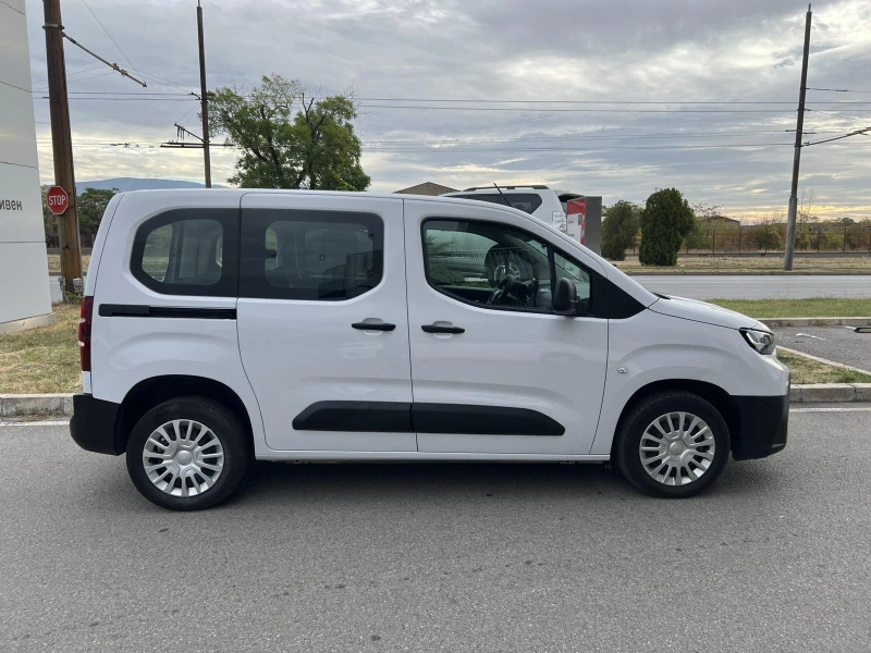 Toyota Proace City Verso 1.2P 6MT 4+ 1 Comfort N1, снимка 3 - Автомобили и джипове - 52075060