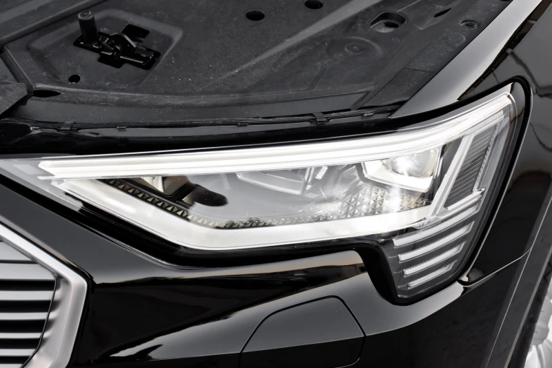 Audi E-Tron 55 с Пълна Гаранция, снимка 8 - Автомобили и джипове - 52565734
