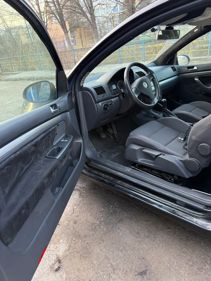 VW Golf 2.0TDI обслужен нов внос, снимка 8 - Автомобили и джипове - 53100532