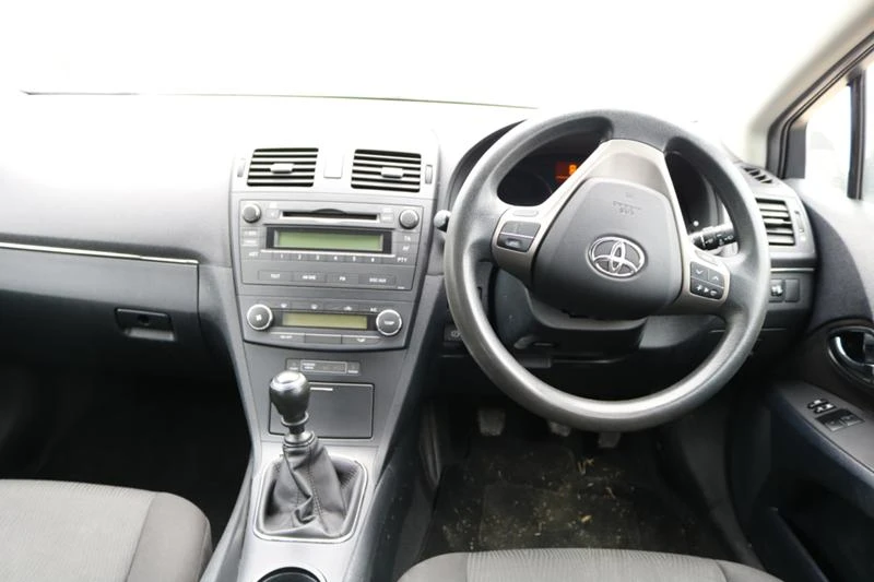 Toyota Avensis 2.0 D4D, снимка 10 - Автомобили и джипове - 28249905