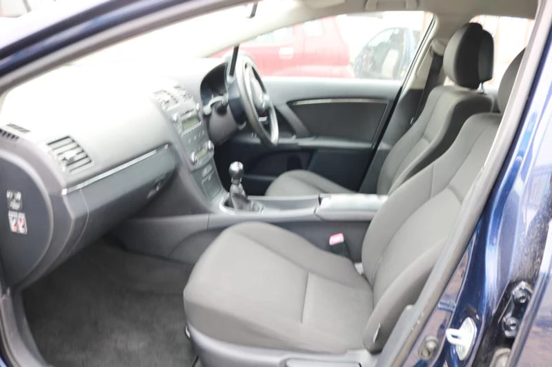 Toyota Avensis 2.0 D4D, снимка 17 - Автомобили и джипове - 28249905