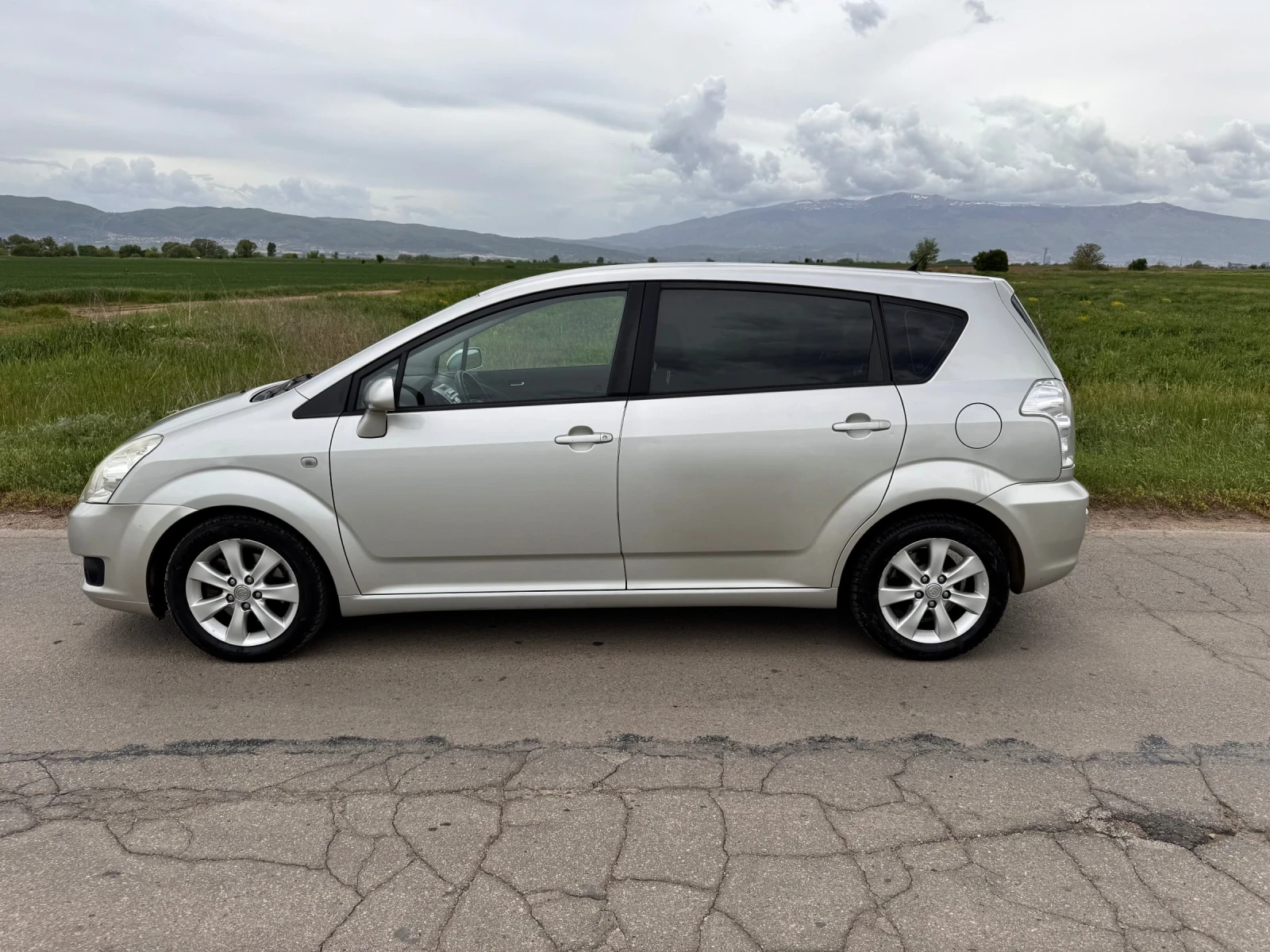 Toyota Corolla verso 2.2 D4D 136hp - изображение 4