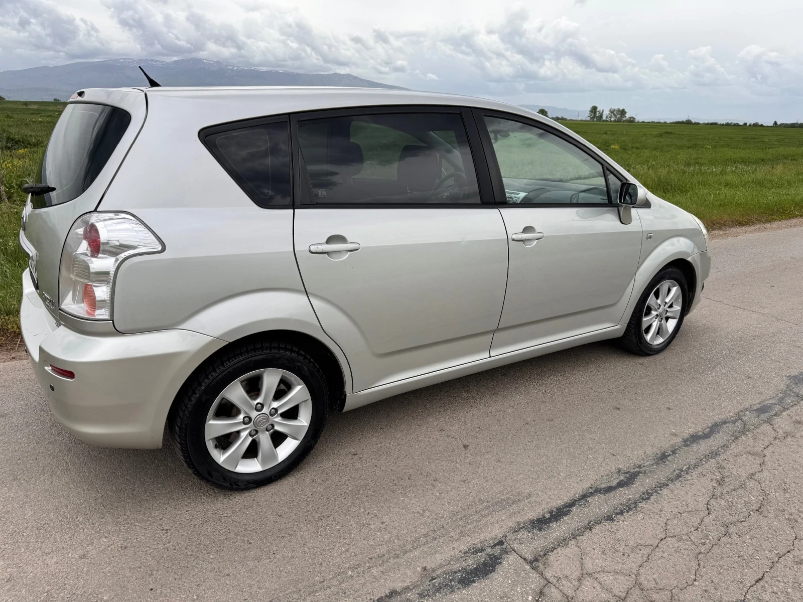 Toyota Corolla verso 2.2 D4D 136hp - изображение 2