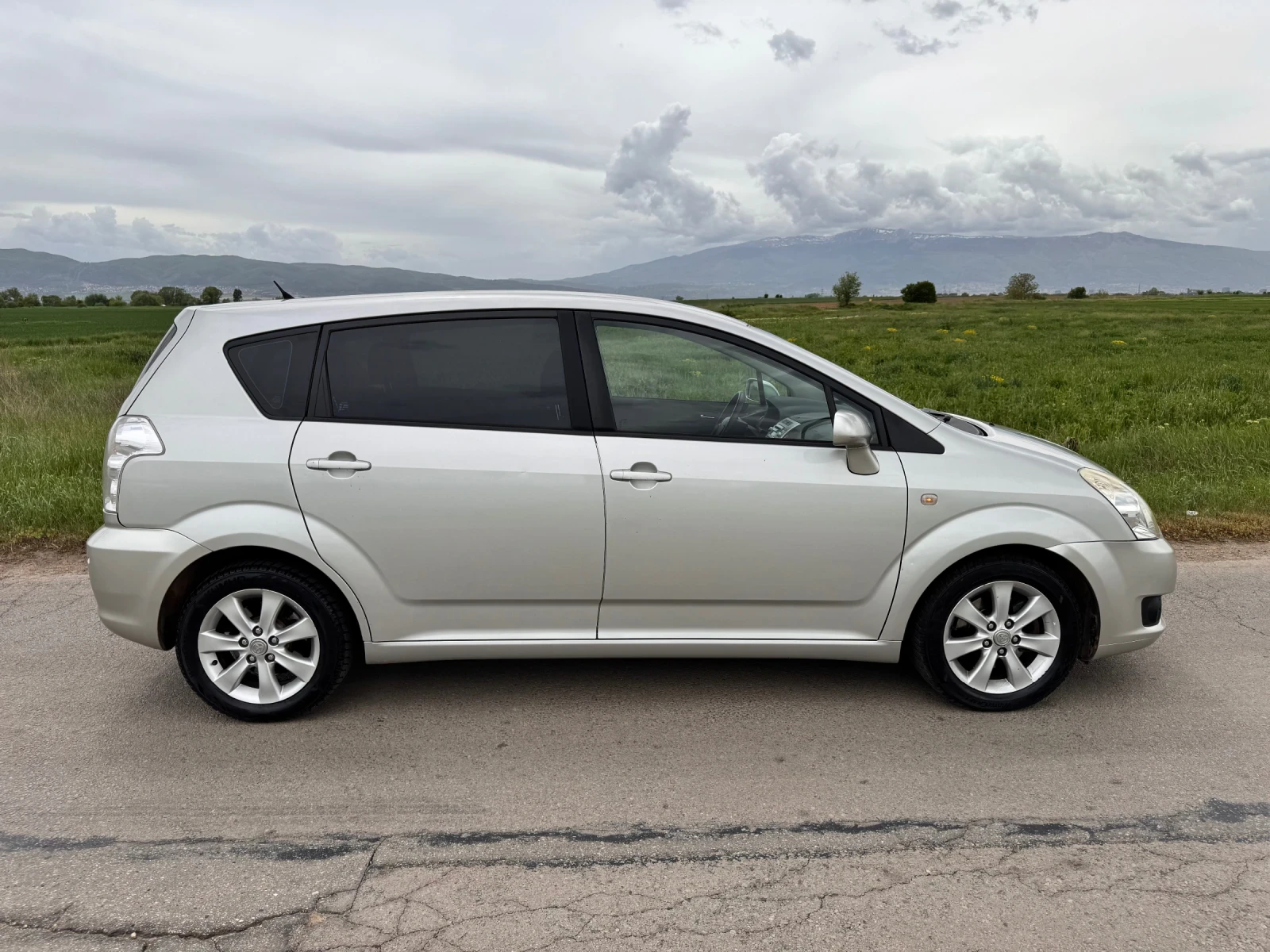 Toyota Corolla verso 2.2 D4D 136hp - изображение 3
