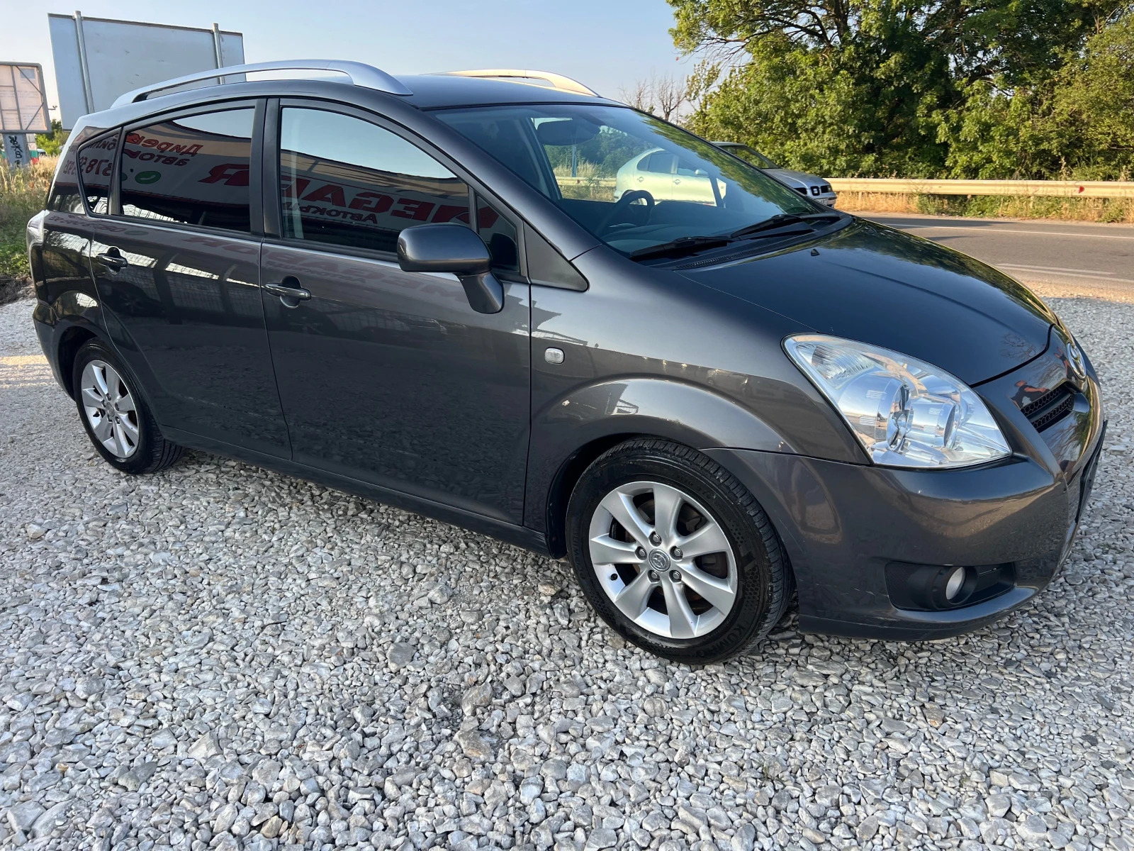 Toyota Corolla verso 2.2D4D/136p.s-Facelift/7 mesten - изображение 2