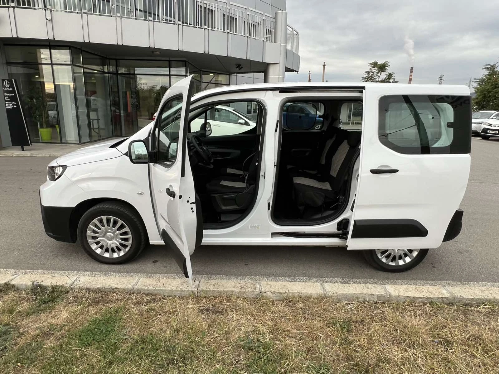 Toyota Proace City Verso 1.2P 6MT 4+ 1 Comfort N1 | Mobile.bg   12