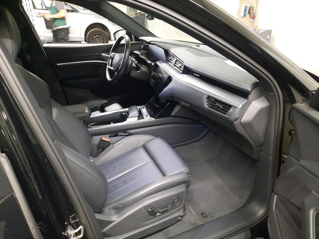 Audi E-Tron 55 с Пълна Гаранция - изображение 9