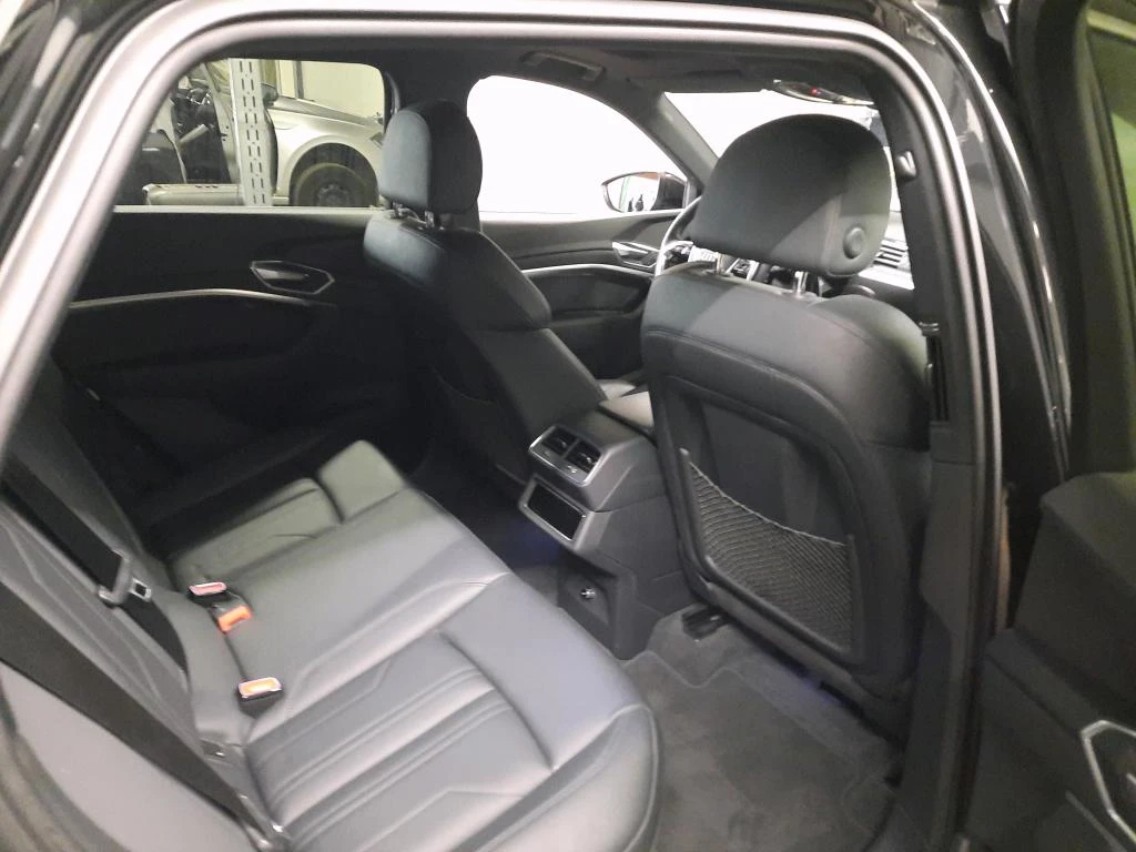 Audi E-Tron 55 с Пълна Гаранция - изображение 10