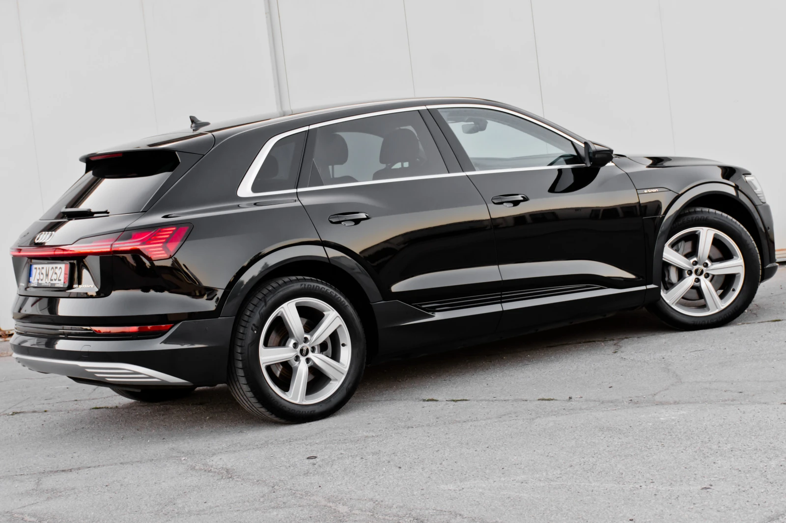Audi E-Tron 55 с Пълна Гаранция - изображение 7