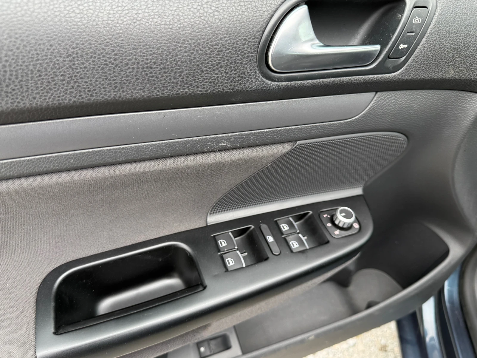 VW Jetta 1.9TDI 105 K.C. / 2006 ГОДИНА / КЛИМАТИК , снимка 7 - Автомобили и джипове - 53942734