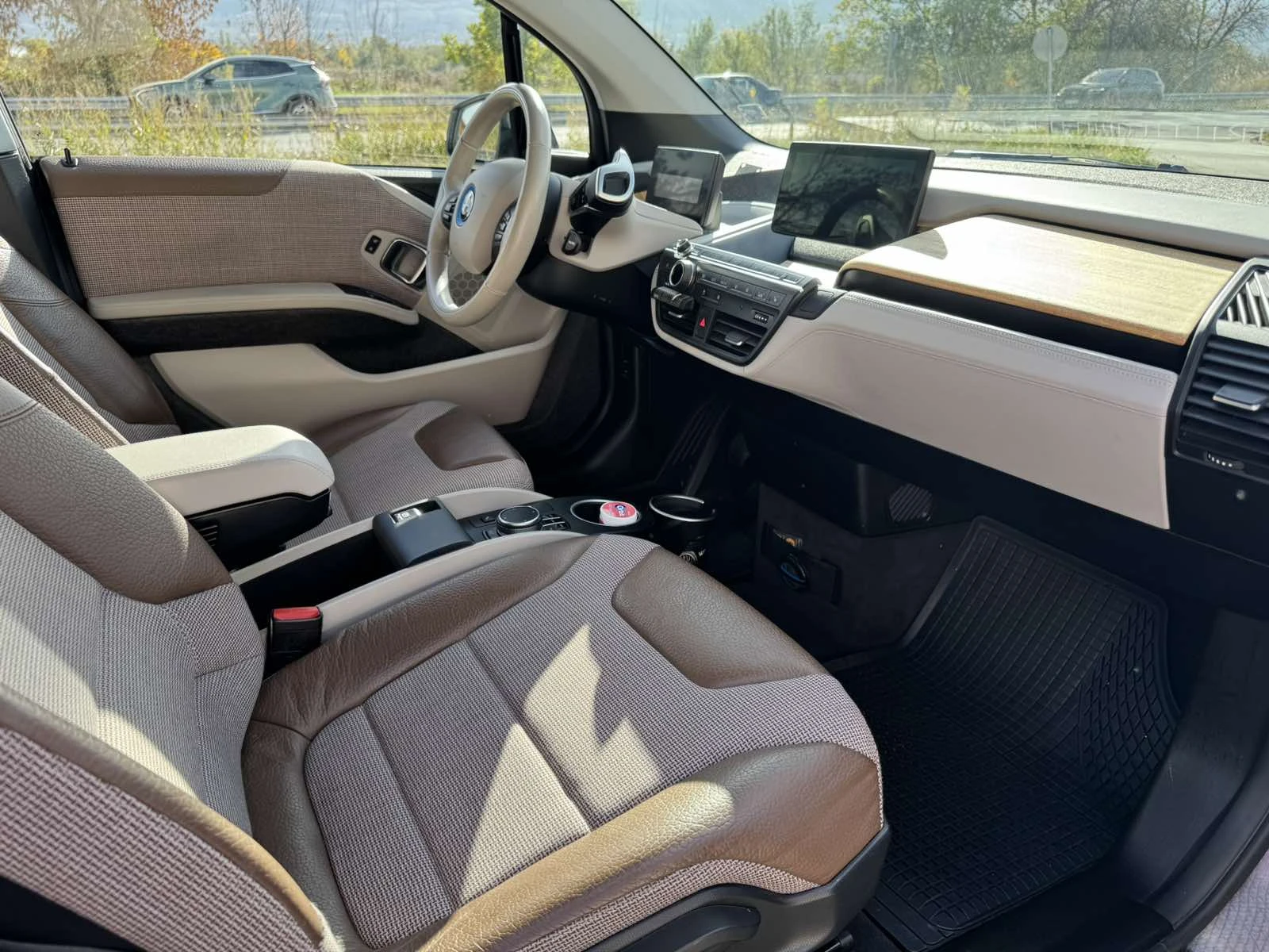 BMW i3 120 Ah Sport Lodge, Термопомпа, Панорама , снимка 6 - Автомобили и джипове - 54240085