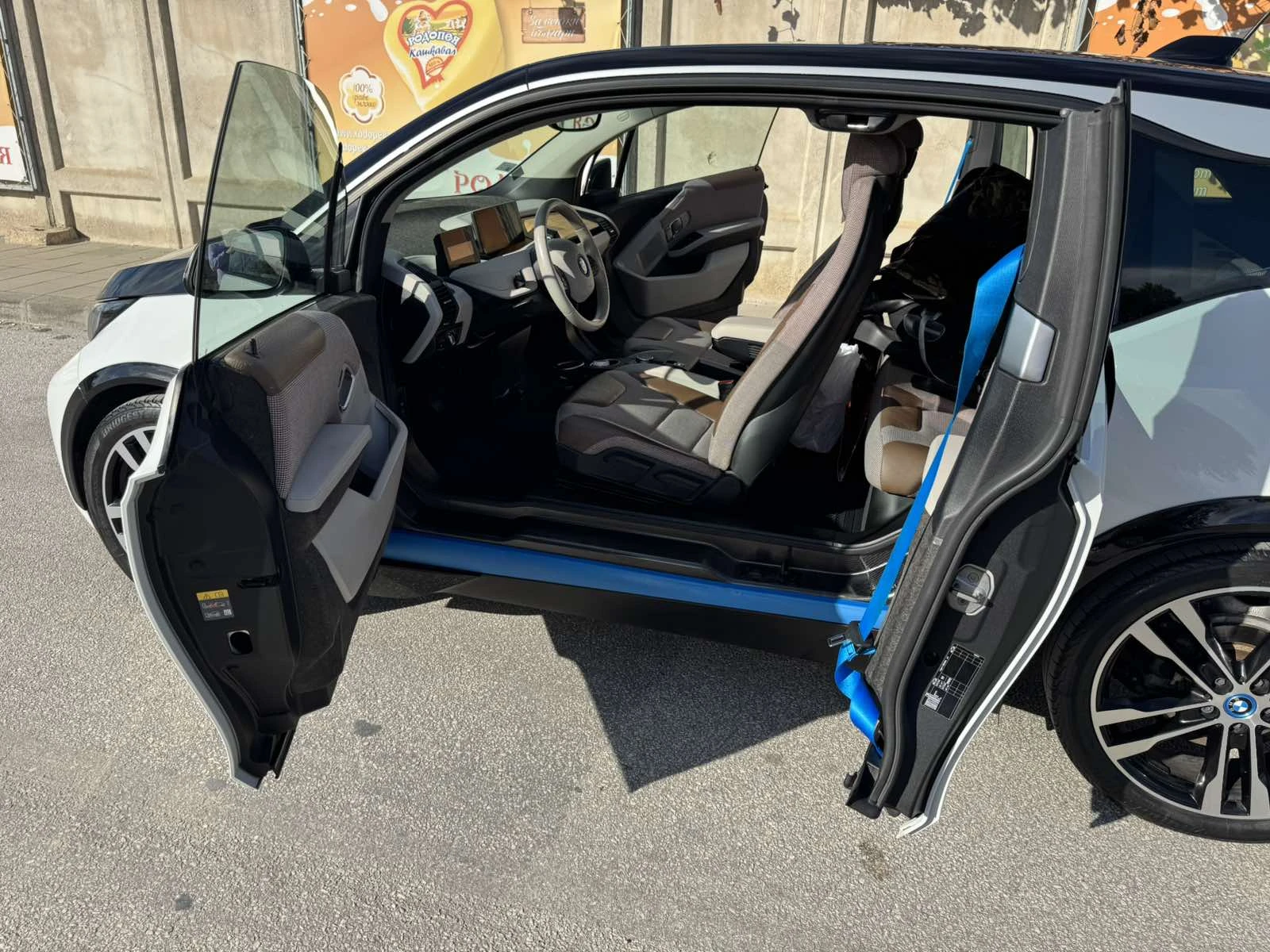 BMW i3 120 Ah Sport Lodge, Термопомпа, Панорама , снимка 7 - Автомобили и джипове - 54240085