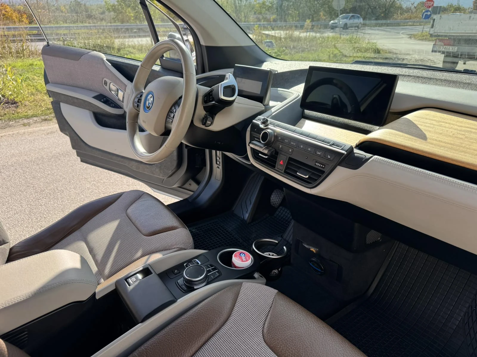 BMW i3 120 Ah Sport Lodge, Термопомпа, Панорама , снимка 14 - Автомобили и джипове - 54240085