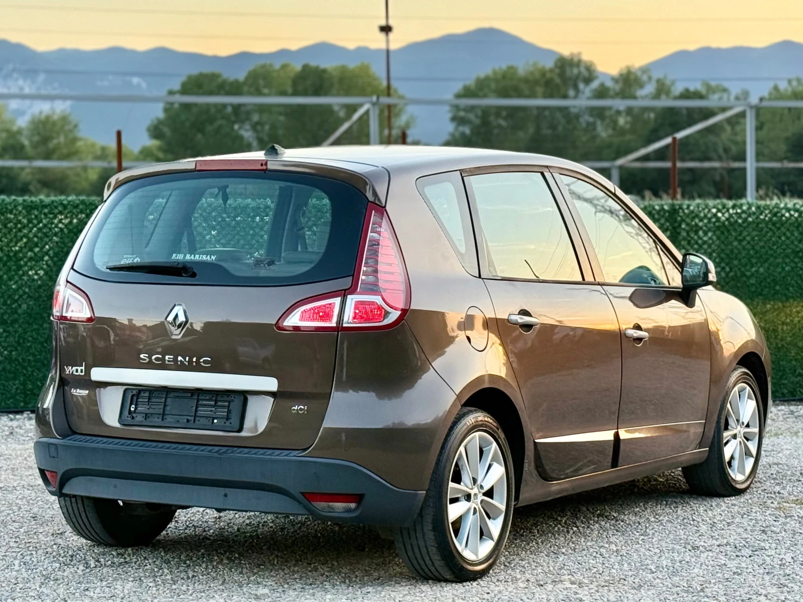 Renault Scenic 1.9DCi //KEYLESS GO* NAVI* ITALY, снимка 7 - Автомобили и джипове - 54840305