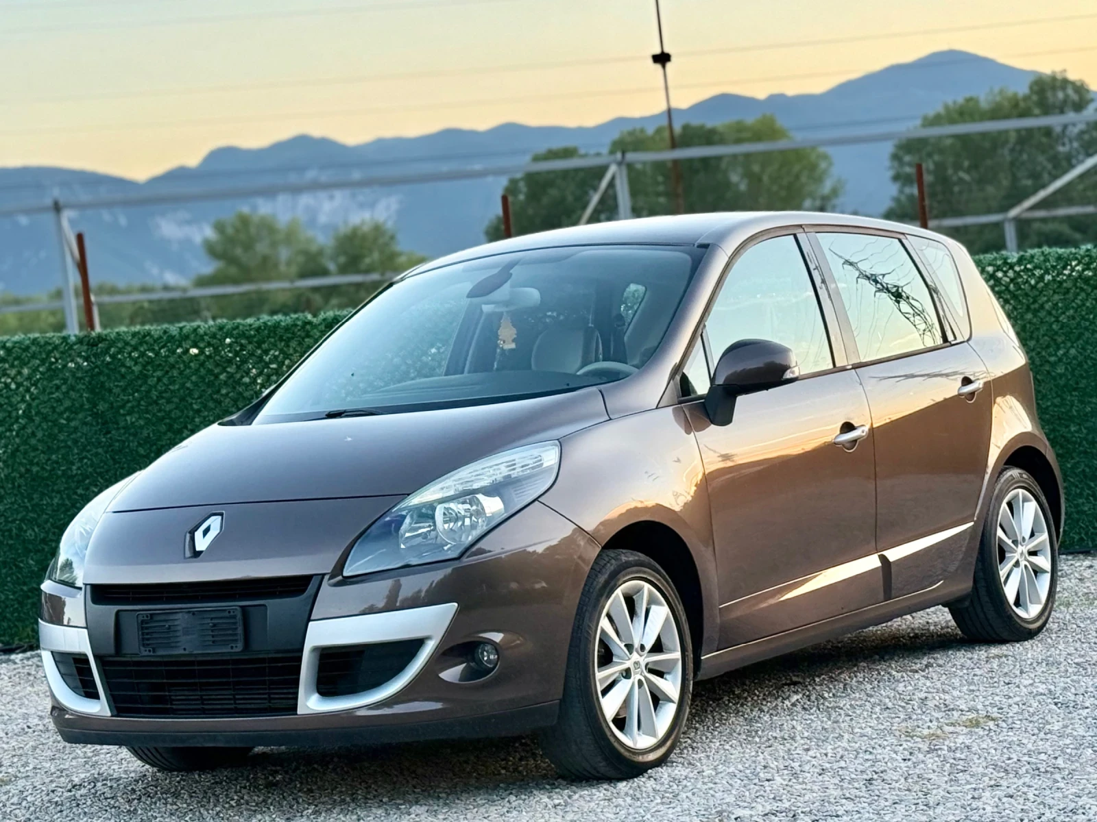 Renault Scenic 1.9DCi //KEYLESS GO* NAVI* ITALY, снимка 3 - Автомобили и джипове - 54840305