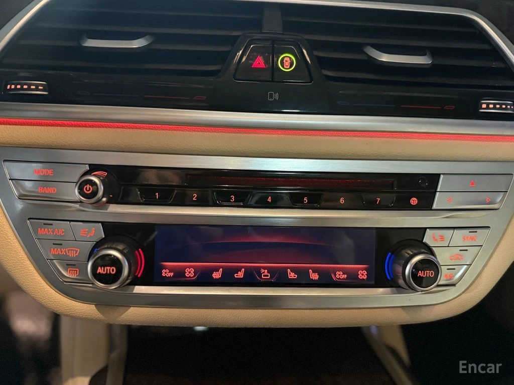 BMW 750 Li xDrive* BOWERS & WILKINS* HEAD-UP* 360 CAM* , снимка 12 - Автомобили и джипове - 54866740