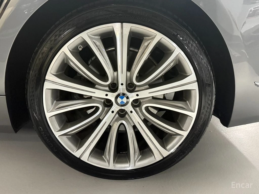 BMW 750 Li xDrive* BOWERS & WILKINS* HEAD-UP* 360 CAM* , снимка 5 - Автомобили и джипове - 54866740