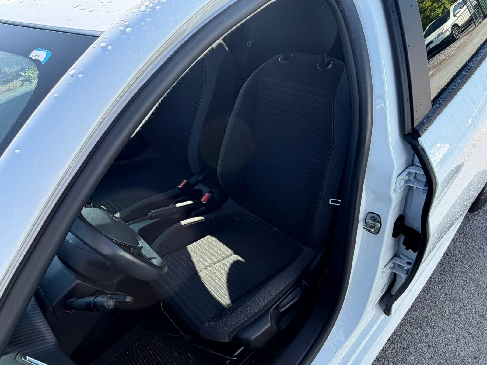 Peugeot 208, снимка 8 - Автомобили и джипове - 55411353