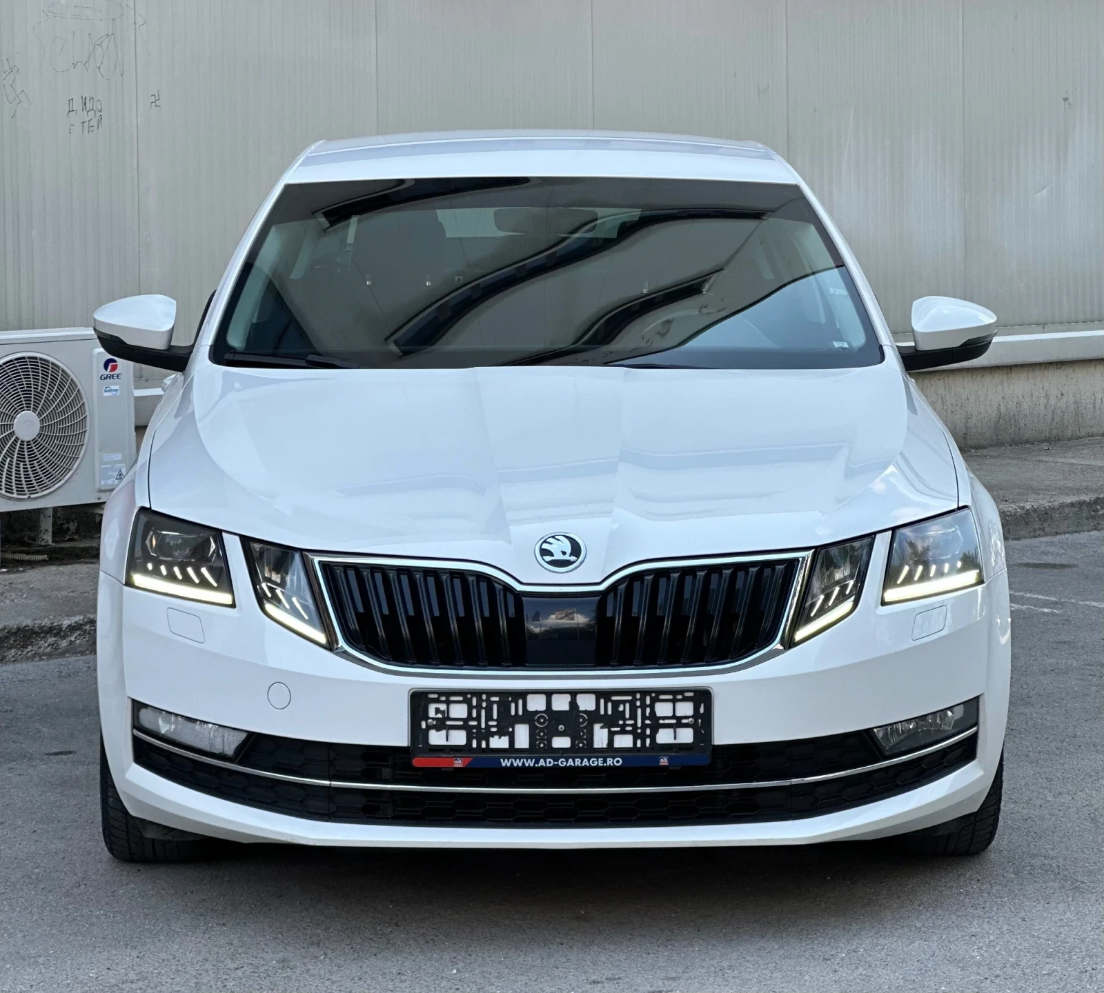 Skoda Octavia FACELIFT/2.0TDi/DSG6/FULL/MAX/НОВ МАХОВИК/ПОРЪЧКОВ, снимка 4 - Автомобили и джипове - 55596772