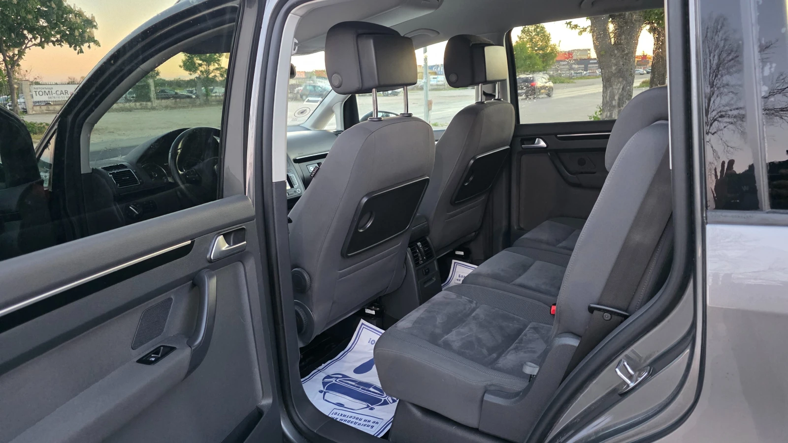 VW Touran УНИКАЛНА/R-LINE/7m, снимка 7 - Автомобили и джипове - 55755201