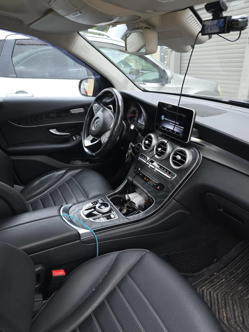 Mercedes-Benz GLC 220, снимка 7 - Автомобили и джипове - 52377369