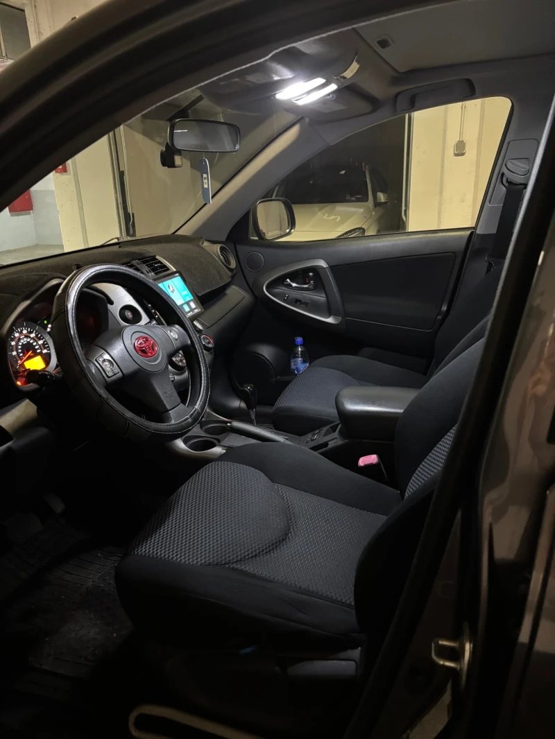 Toyota Rav4 Sport, снимка 11 - Автомобили и джипове - 52737823