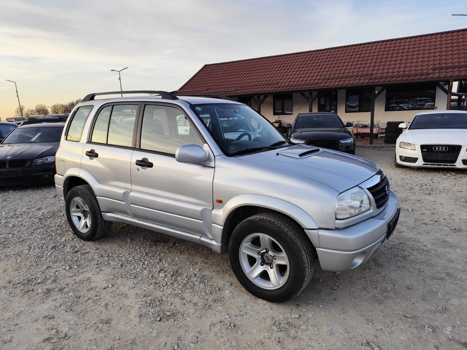 Suzuki Grand vitara 2.0 дизел Италия, снимка 3 - Автомобили и джипове - 53820333