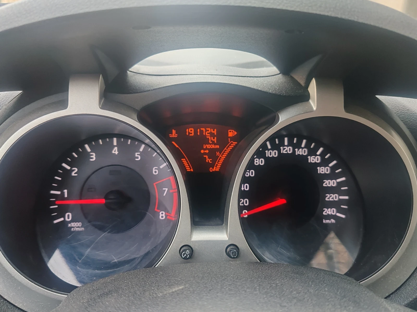 Nissan Juke 1.6 - 117 к. с. , снимка 11 - Автомобили и джипове - 53886405