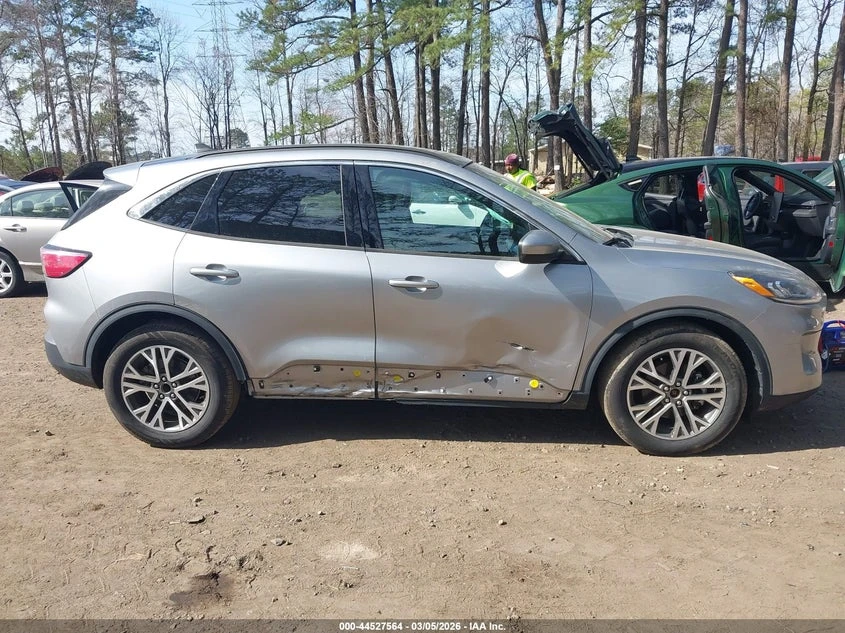 Ford Escape 1.5l Sel, снимка 13 - Автомобили и джипове - 54101738