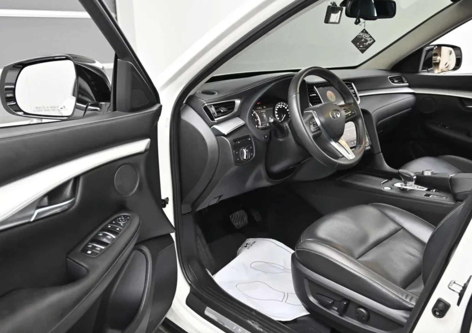 Infiniti QX50 2.0* Pano* Крайна цена* , снимка 9 - Автомобили и джипове - 54837044