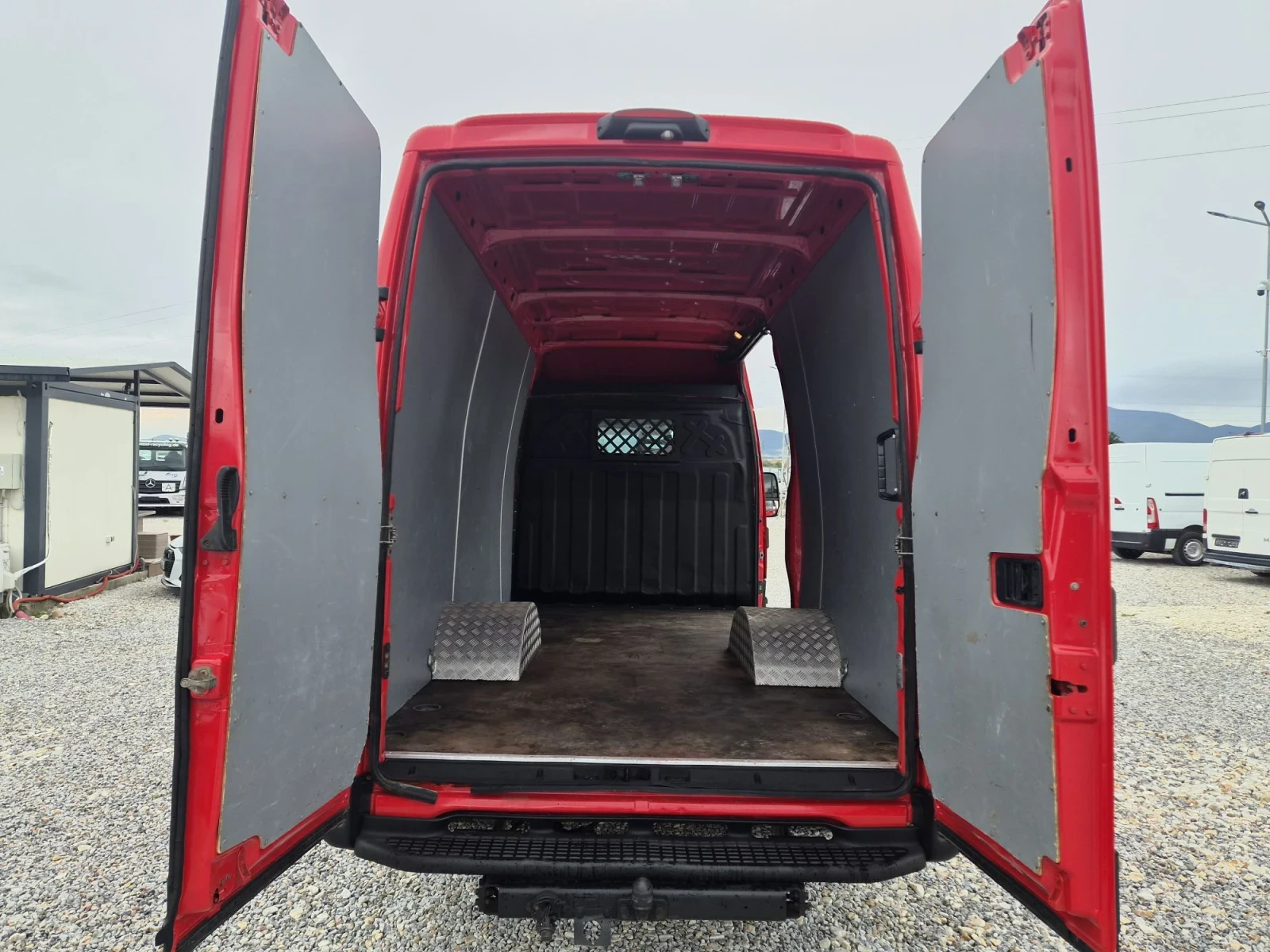 Iveco Daily 35c17 * Клима * Темпомат * До 3.5 тона, снимка 14 - Бусове и автобуси - 56264614