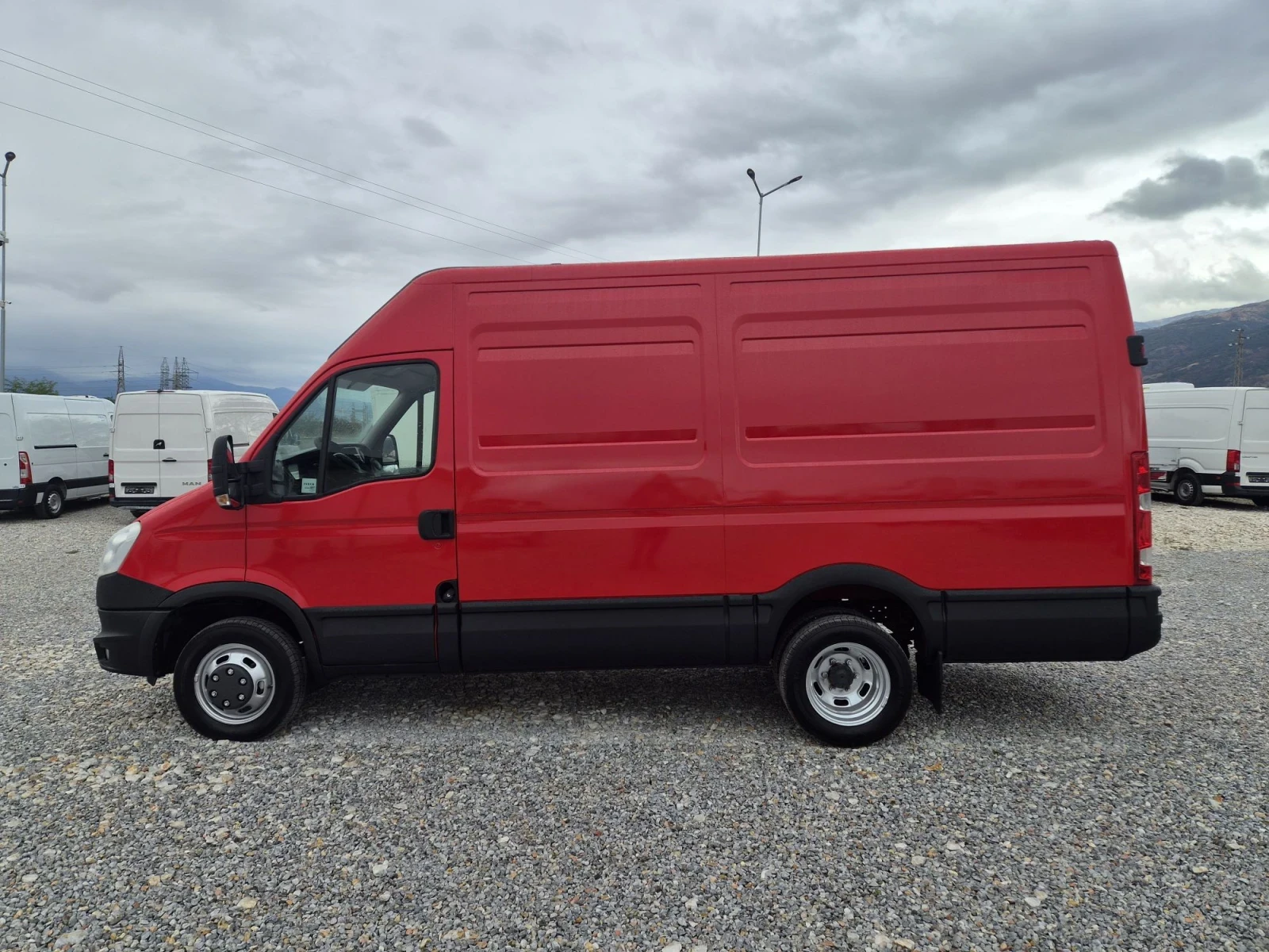 Iveco Daily 35c17 * Клима * Темпомат * До 3.5 тона, снимка 2 - Бусове и автобуси - 56264614