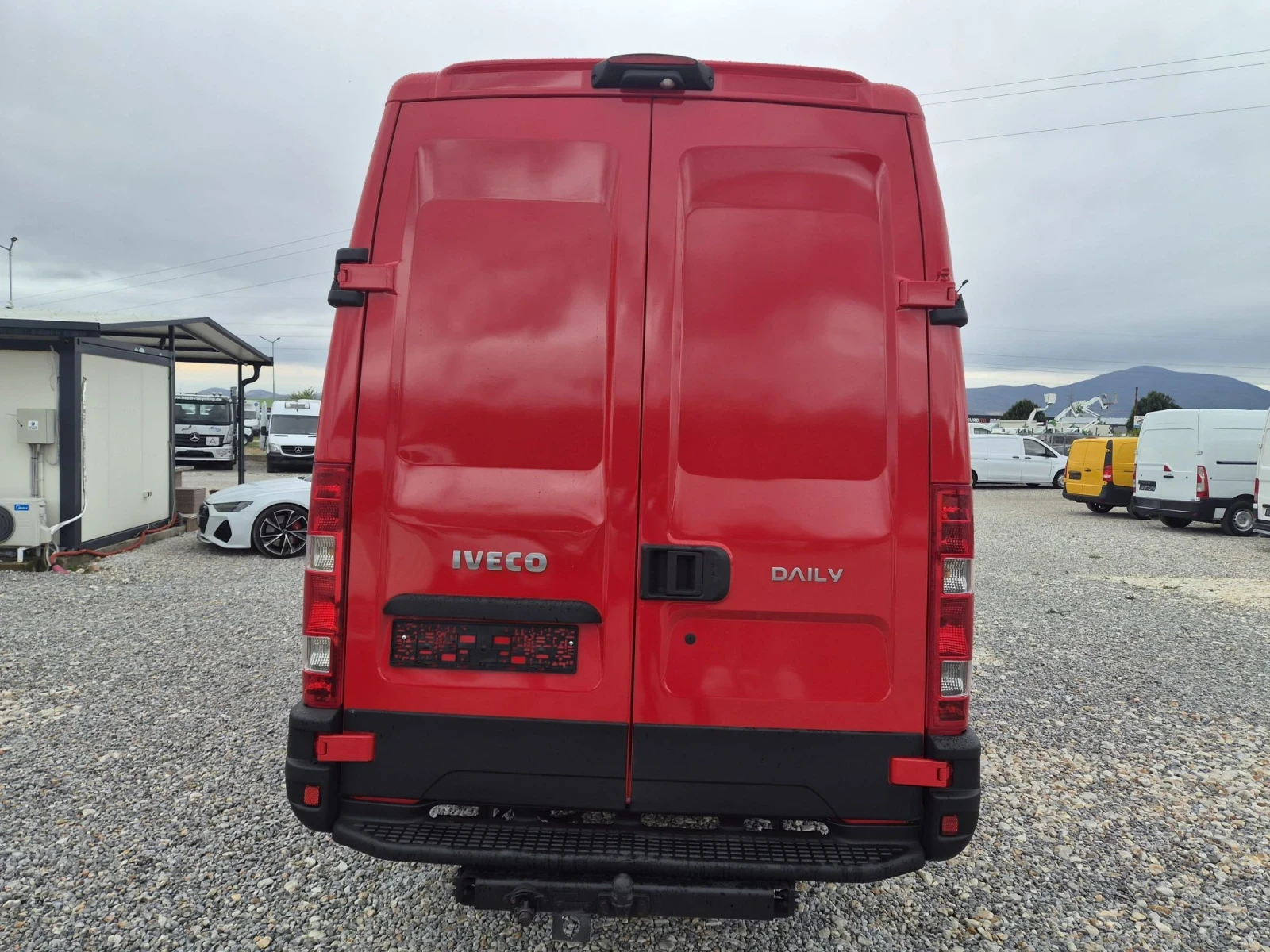 Iveco Daily 35c17 * Клима * Темпомат * До 3.5 тона, снимка 4 - Бусове и автобуси - 56264614