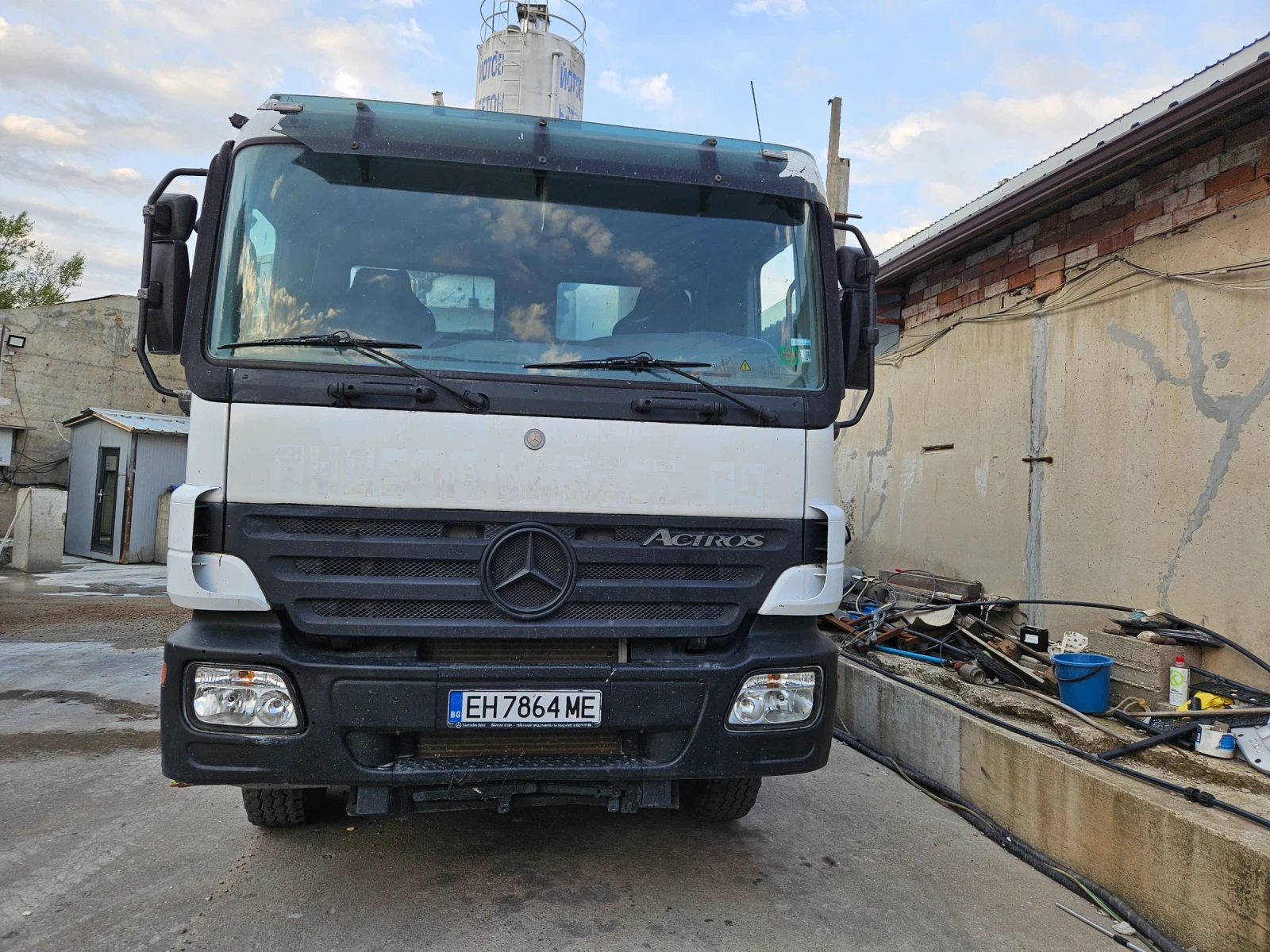 Бетон помпа Mercedes-Benz 28  метра Пуми , снимка 2 - Индустриална техника - 54350356