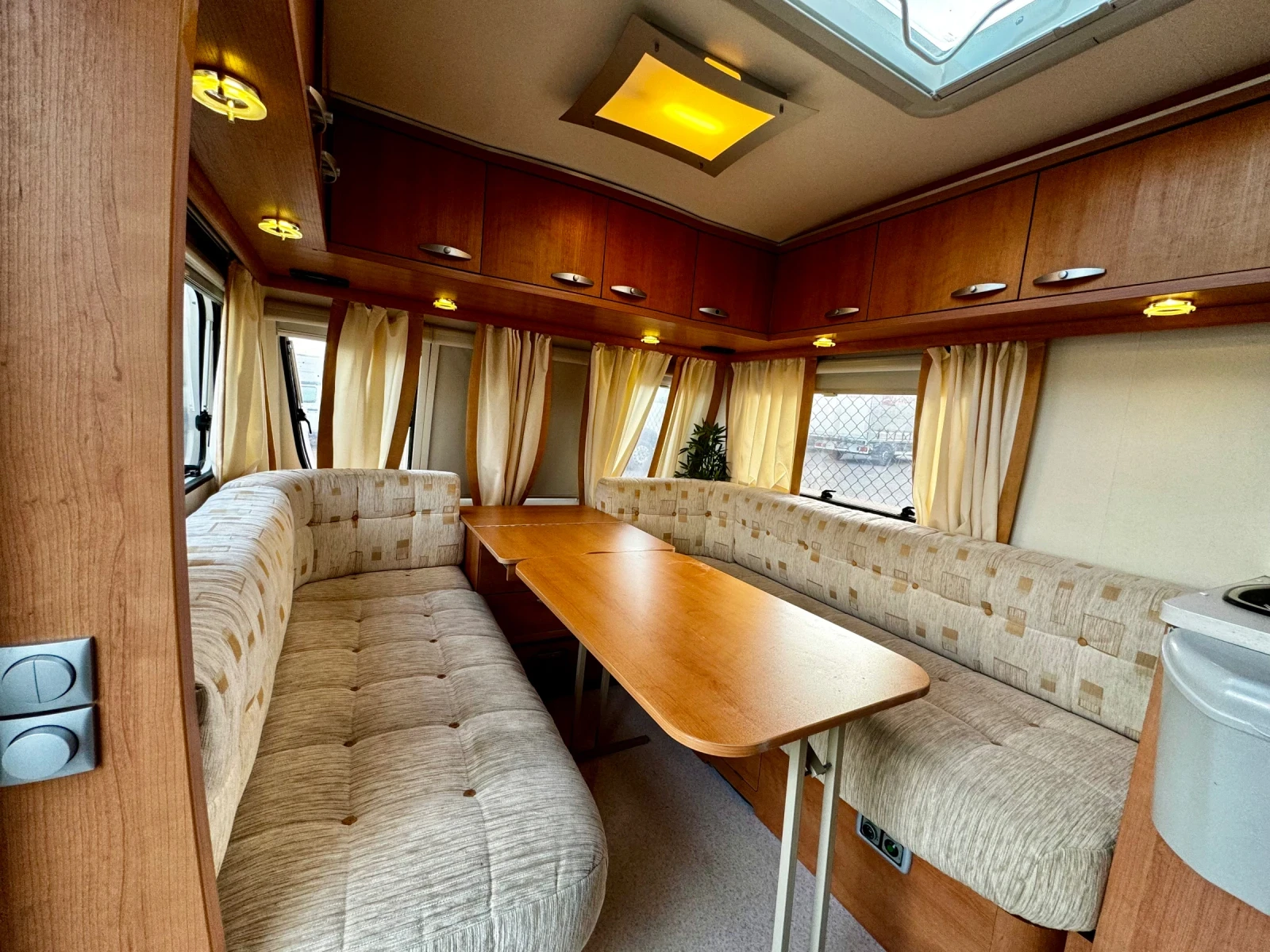 Каравана Knaus Knaus 550 мувър, СОЛАРНА система с lifePO4 акум. - изображение 6