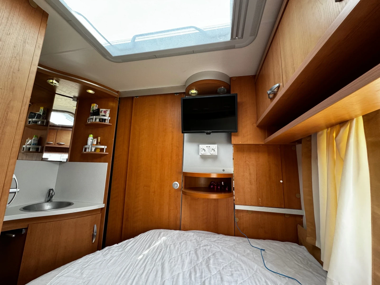 Каравана Knaus Knaus 550 мувър, СОЛАРНА система с lifePO4 акум. - изображение 8