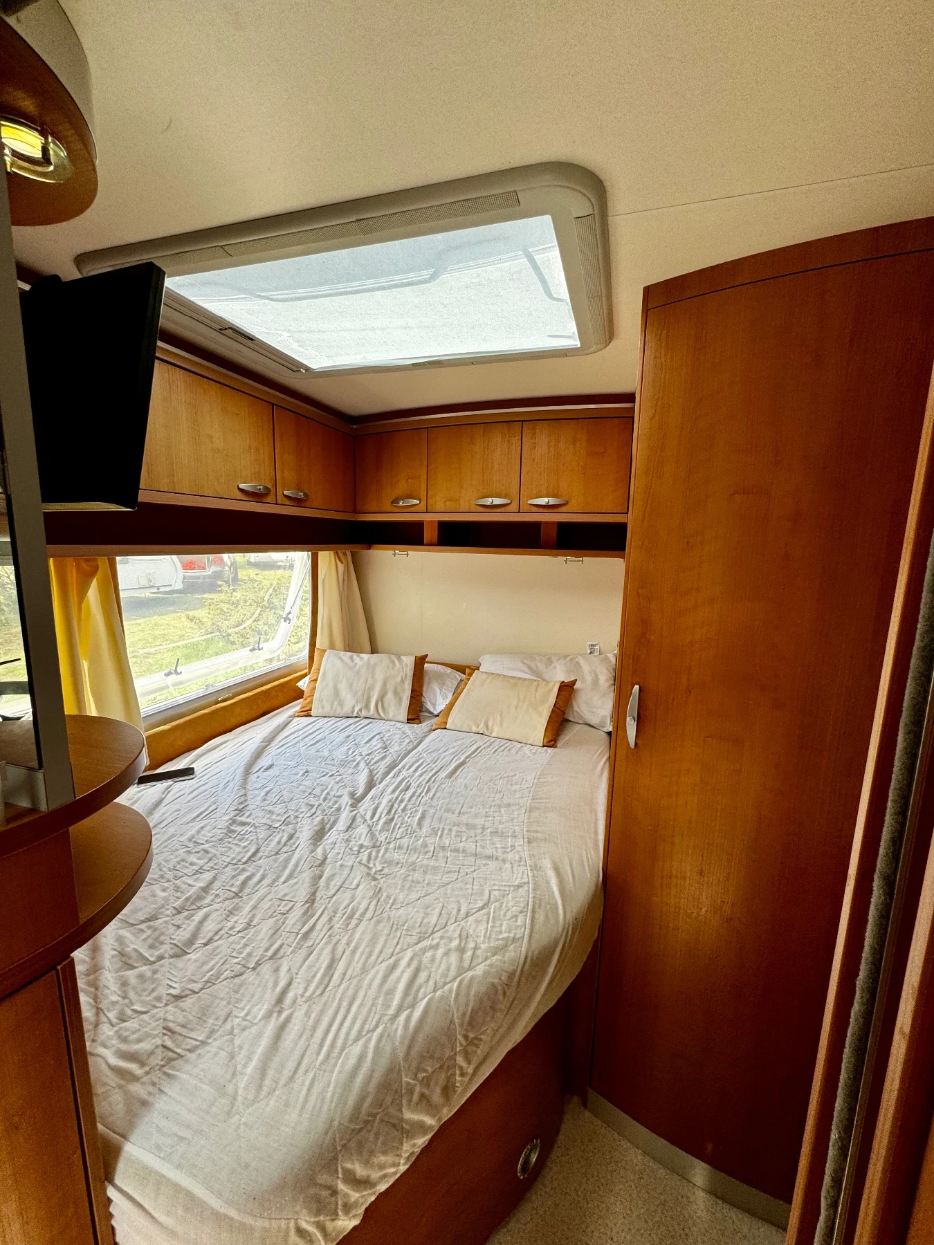 Каравана Knaus Knaus 550 мувър, СОЛАРНА система с lifePO4 акум. - изображение 7