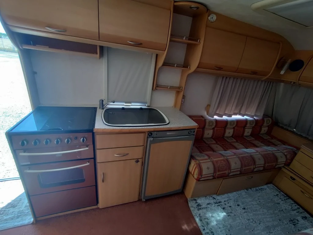 Каравана Coachmen Amara 520/4, снимка 9 - Каравани и кемпери - 54170539