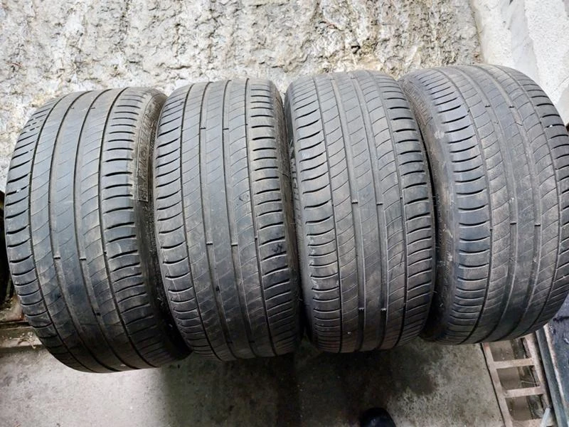 Гуми Летни 245/40R19, снимка 1 - Гуми и джанти - 37112716