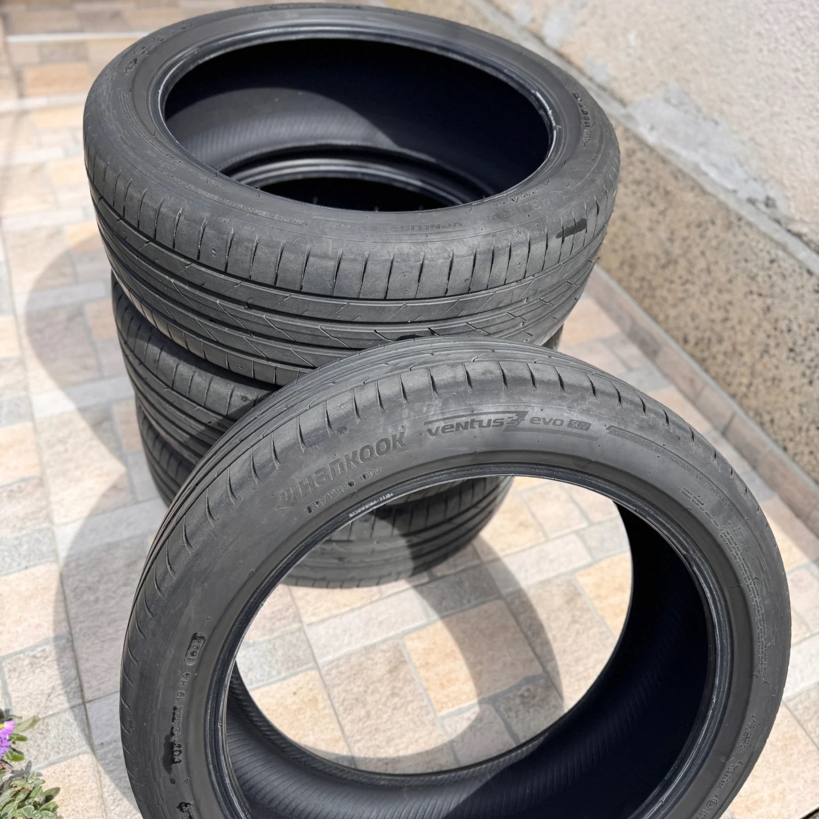 Гуми Летни 235/45R20, снимка 8 - Гуми и джанти - 54008510
