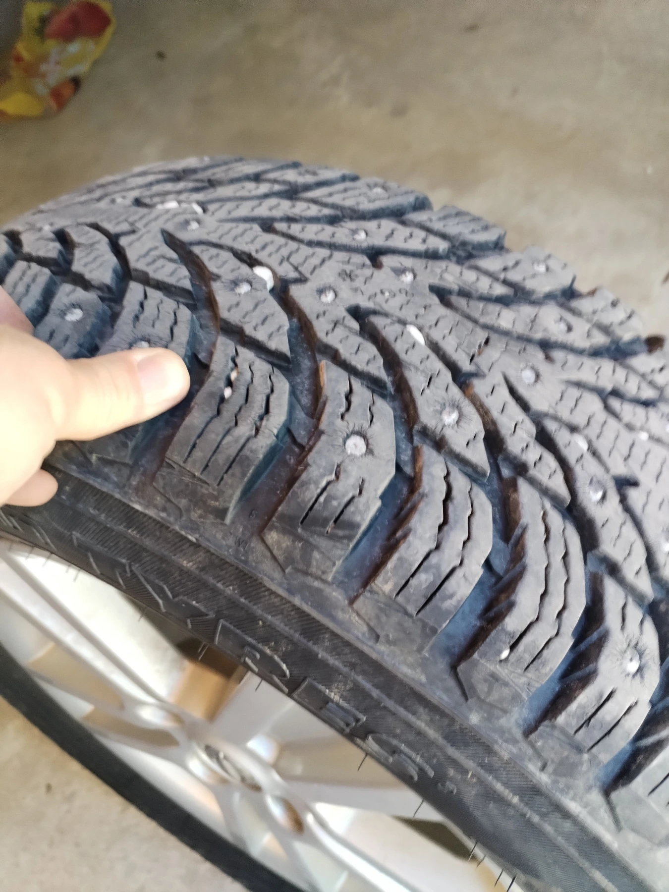 Гуми с джанти Nokian 195/65R16, снимка 4 - Гуми и джанти - 54683314